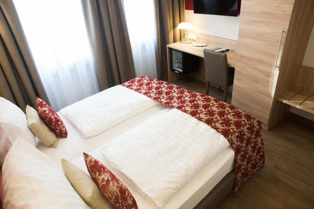 Hotel Loehr Baden-Baden Room photo